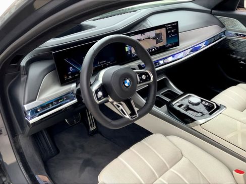 Certified 2025 BMW 760i xDrive w/ Executive Package AWD/4WD image 16