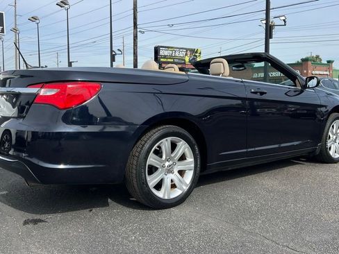 Used 2011 Chrysler 200 Touring image 8