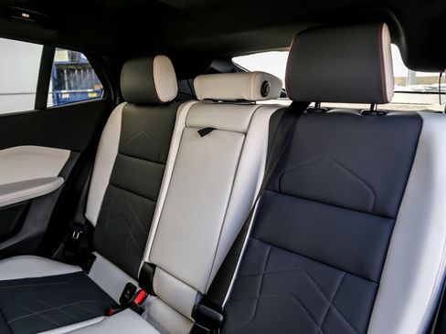 Used 2025 BMW X2 xDrive28i w/ Technology Package image 23