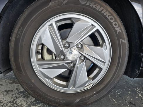Used 2025 Hyundai Elantra SE FWD image 42