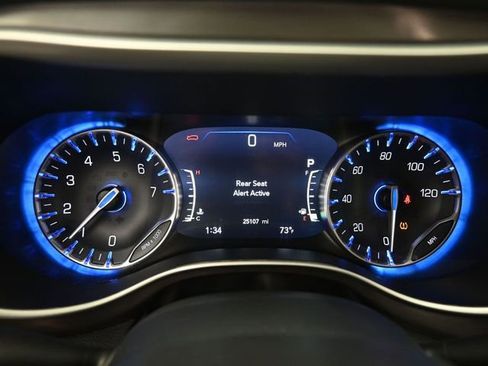 Used 2025 Chrysler Pacifica Select image 36