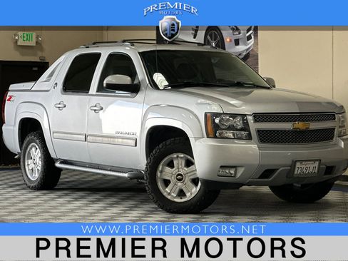 Used 2013 Chevrolet Avalanche LT w/ Suspension Package, Off-Road AWD/4WD image 1