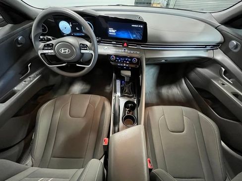 Used 2024 Hyundai Elantra SEL FWD image 17