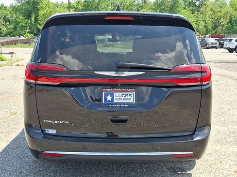 Used 2025 Chrysler Pacifica Select FWD image 10