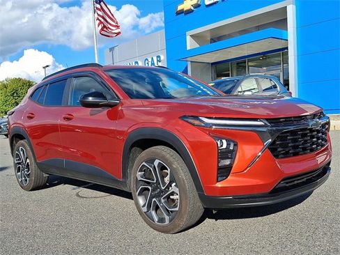 Certified 2024 Chevrolet Trax RS w/ Sunroof Package image 2