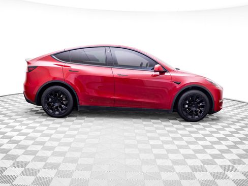 Used 2022 Tesla Model Y Long Range AWD/4WD image 7