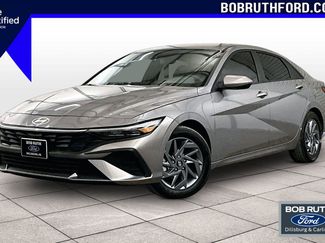 Used 2025 Hyundai Elantra Blue video 1