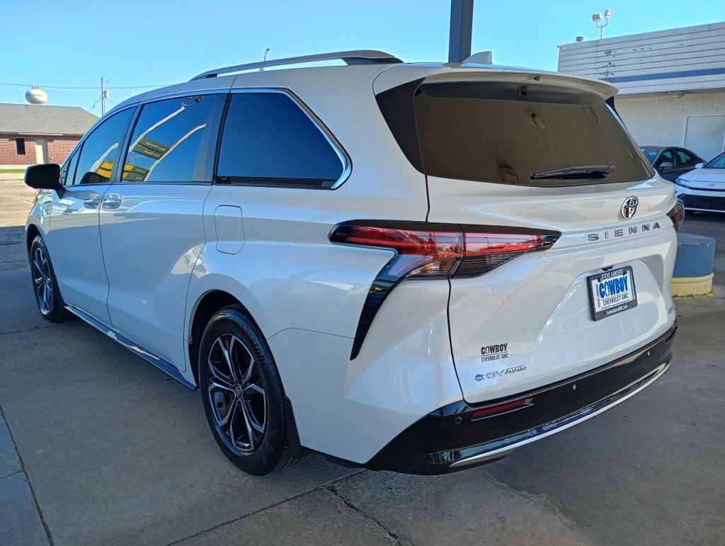 Used 2026 Toyota Sienna Platinum AWD/4WD image 4