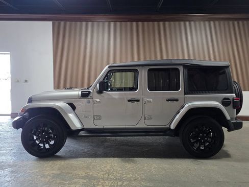 Used 2022 Jeep Wrangler Unlimited Sahara AWD/4WD image 7