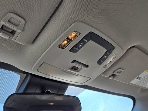Used 2025 Toyota Sienna LE FWD image 22
