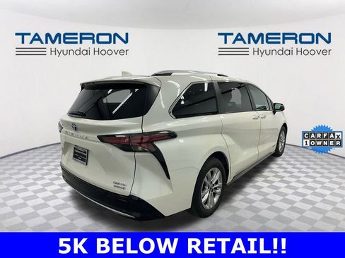 Used 2021 Toyota Sienna Limited image 5