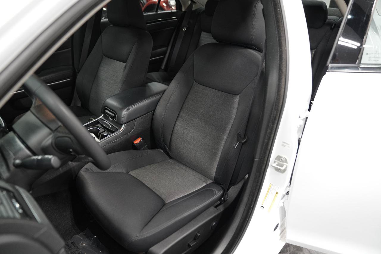 Used 2023 Chrysler 300 Touring w/ Sport Appearance Package RWD image 23