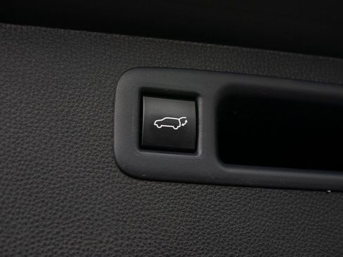 Used 2023 Toyota Highlander L image 38