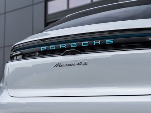New 2025 Porsche Macan 4S Electric image 15