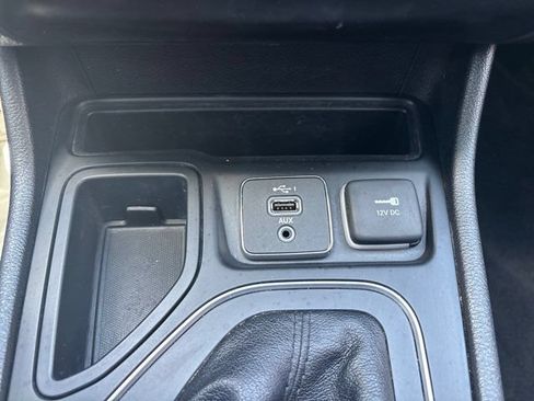Used 2020 Jeep Cherokee Latitude Plus FWD image 36