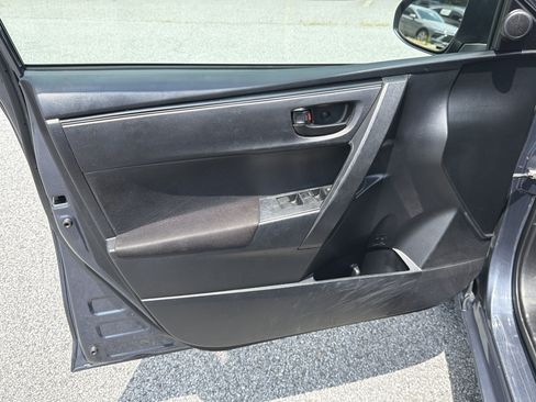 Used 2018 Toyota Corolla L FWD image 12