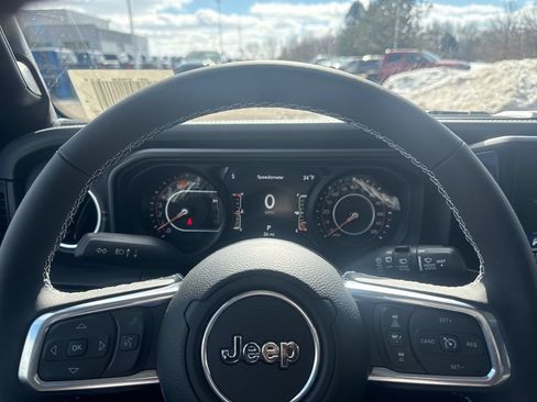 New 2025 Jeep Wrangler Unlimited Sahara w/ Safety Group AWD/4WD image 27