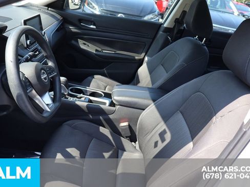 Used 2024 Nissan Altima 2.5 SV FWD image 10