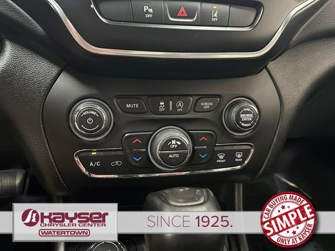 Certified 2021 Jeep Cherokee Latitude Lux w/ Comfort/Convenience Group AWD/4WD image 26