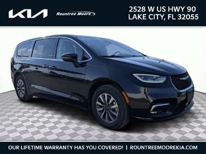 Used 2023 Chrysler Pacifica Touring-L