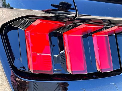 Used 2025 Ford Mustang GT Premium RWD image 33