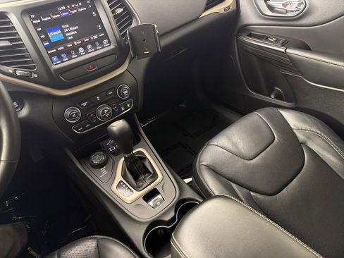 Used 2014 Jeep Cherokee Limited w/ Luxury Group AWD/4WD image 19