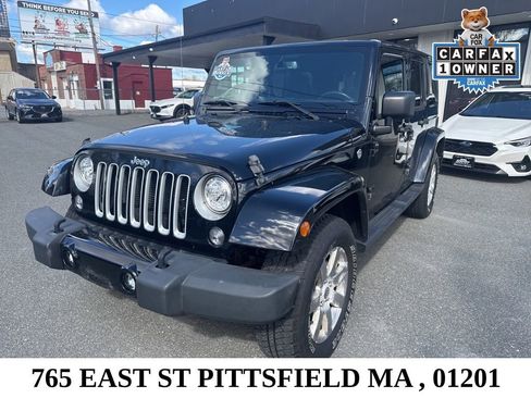 Used 2017 Jeep Wrangler Unlimited Sahara w/ Max Tow Package AWD/4WD image 3