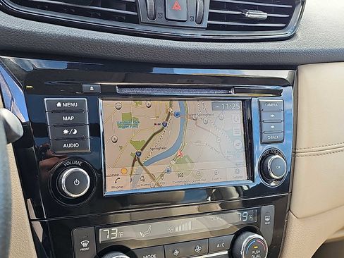 Used 2019 Nissan Rogue SL w/ Premium Package image 18