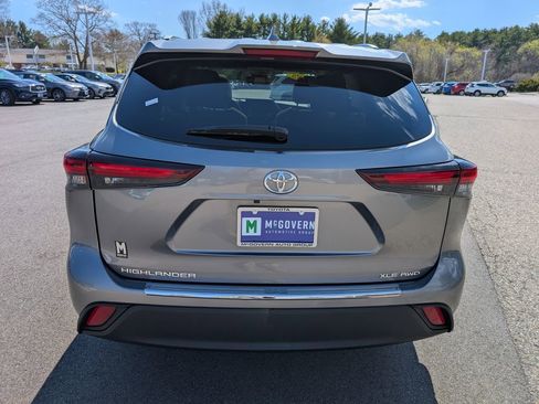 Used 2025 Toyota Highlander XLE AWD/4WD image 4