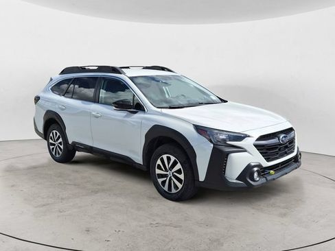 Used 2025 Subaru Outback Premium AWD/4WD image 7