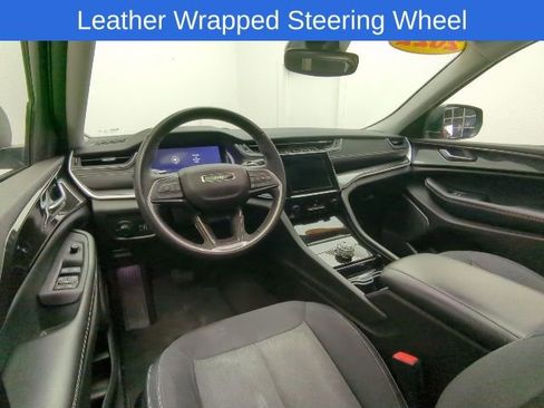 Used 2022 Jeep Grand Cherokee Laredo w/ Luxury Tech Group I image 21