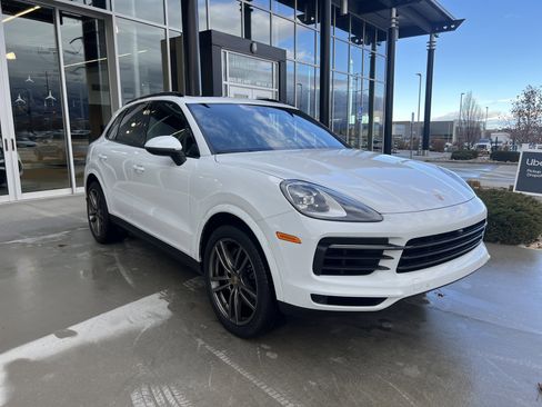 Used 2023 Porsche Cayenne image 3