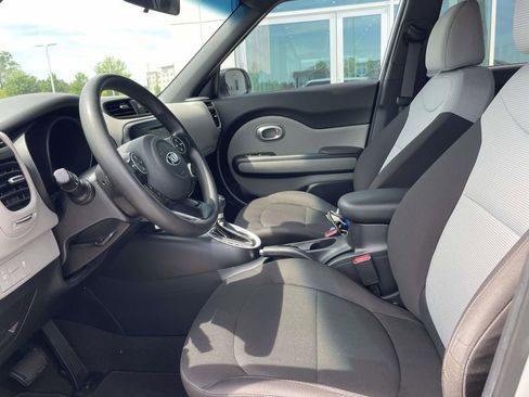Used 2018 Kia Soul FWD image 16