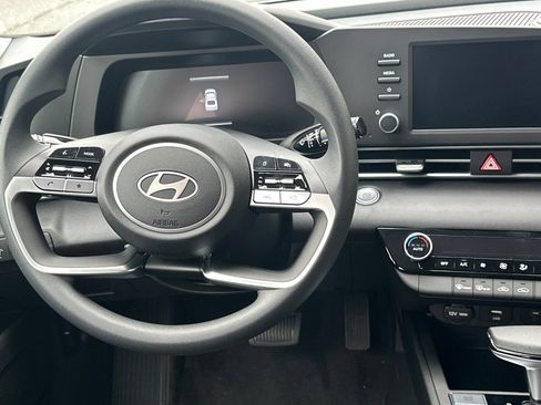 Used 2026 Hyundai Elantra Hybrid FWD image 17