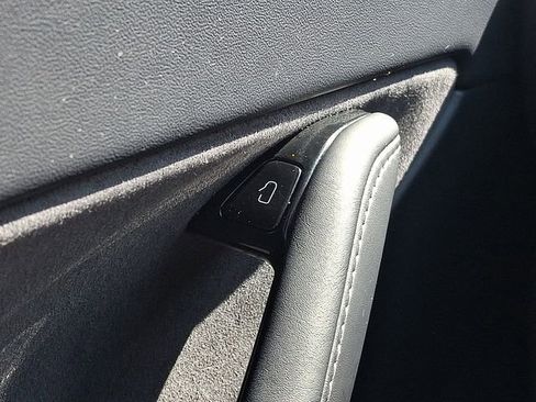 Used 2020 Tesla Model Y Long Range image 26