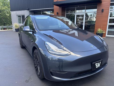 Used 2021 Tesla Model Y Long Range AWD/4WD image 3