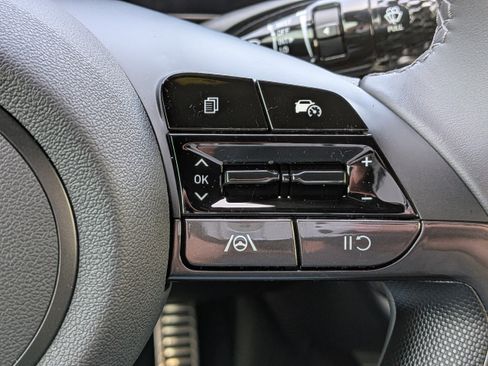 Certified 2025 Hyundai Elantra SEL image 23