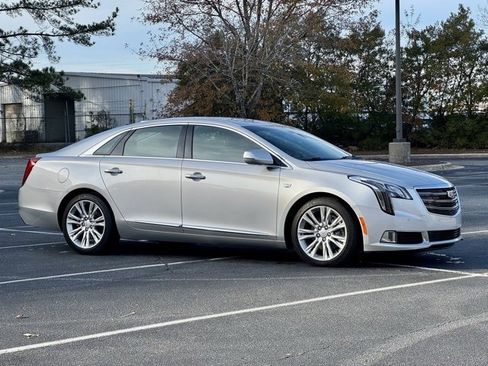 Used 2019 Cadillac XTS Luxury image 10