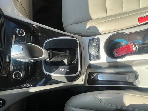 Used 2016 Ford C-MAX Energi SEL w/ Equipment Group 301A FWD image 20