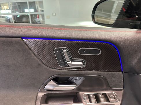 Used 2024 Mercedes-Benz GLB 250 4MATIC image 12