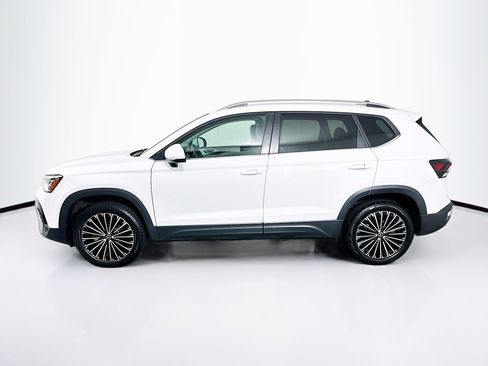 Used 2025 Volkswagen Taos SE FWD image 4