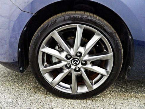 Used 2018 MAZDA MAZDA3 Touring FWD image 18