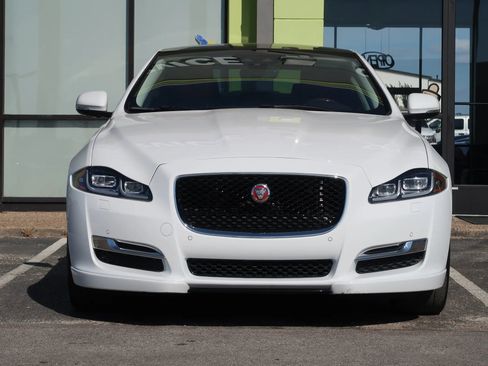 Used 2019 Jaguar XJ R-Sport RWD image 1