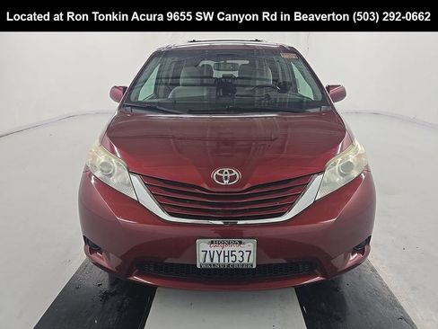 Used 2017 Toyota Sienna LE FWD image 4