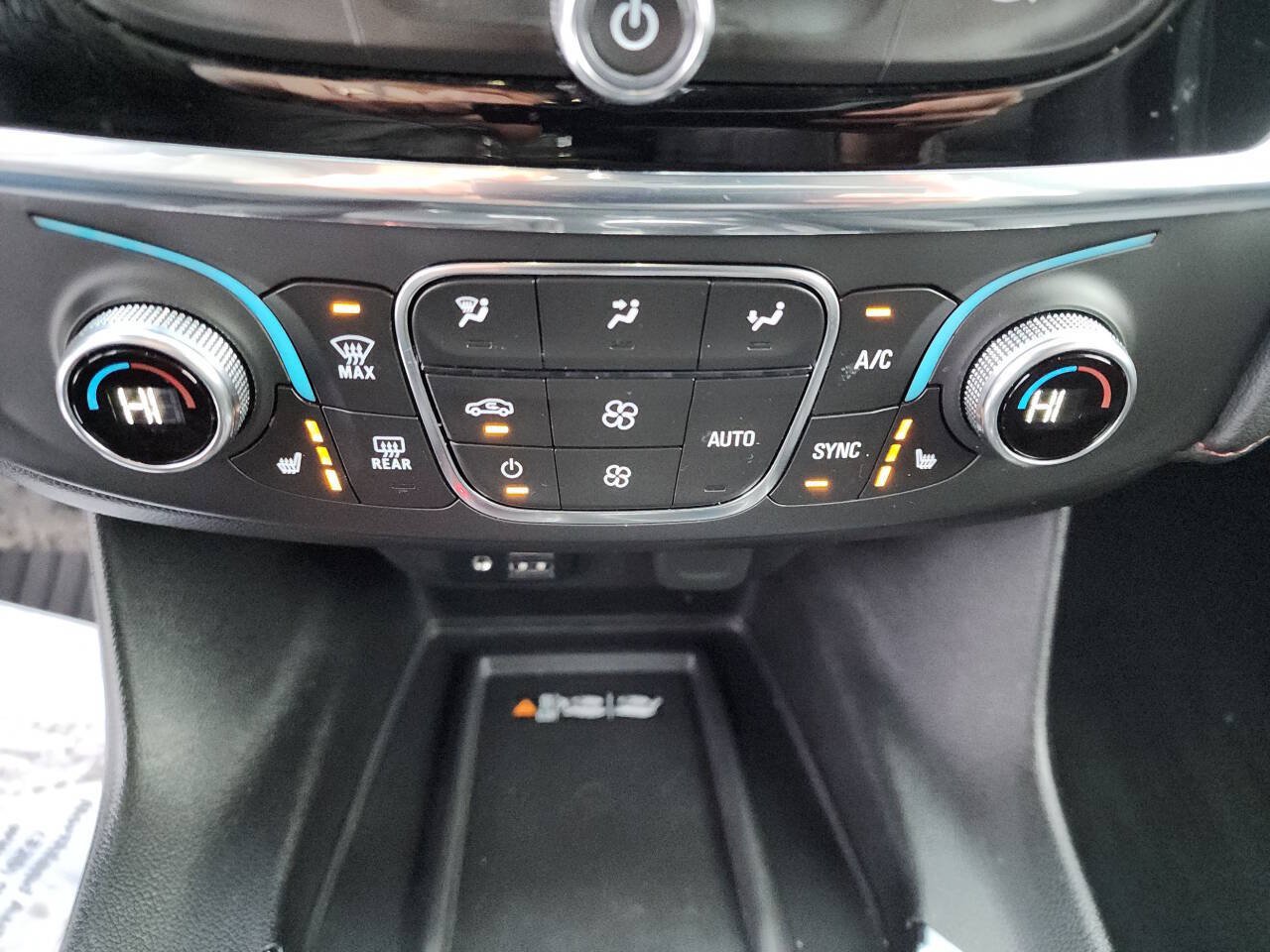 Used 2023 Chevrolet Traverse RS FWD image 28