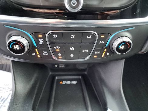 Used 2023 Chevrolet Traverse RS FWD image 28