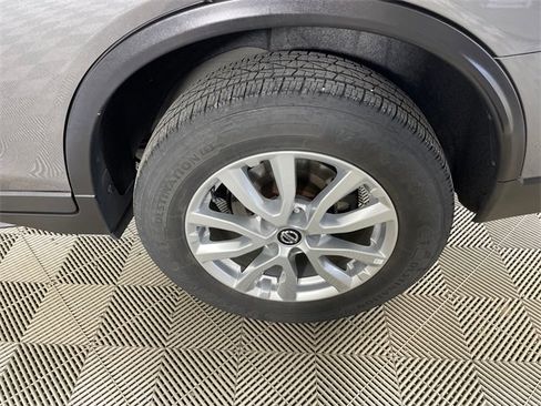 Used 2019 Nissan Rogue SV image 19
