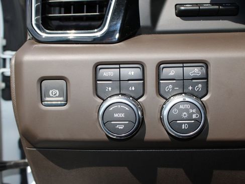 Used 2024 GMC Sierra 2500 Denali w/ Denali Reserve Package AWD/4WD image 14