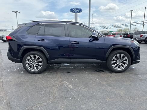 Used 2019 Toyota RAV4 XLE Premium w/ Cold Weather Package image 4