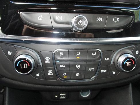 Used 2021 Chevrolet Traverse Premier AWD/4WD image 22